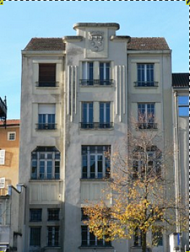 Façade art déco de la poste place du Gravier (Cliché : J.-P Usse).