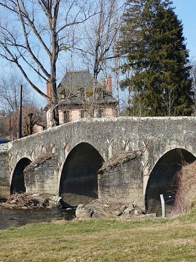 Pont du Bex à Ytrac, Cantal (Cliché : J.-P. Usse).
