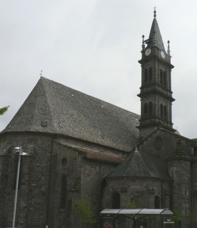 Église Notre-Dame-aux-neiges, ancienne église des Cordeliers. Pendant la Révolution : temple de la Raison et tribunal.Les chapelles latérales servaient de prison