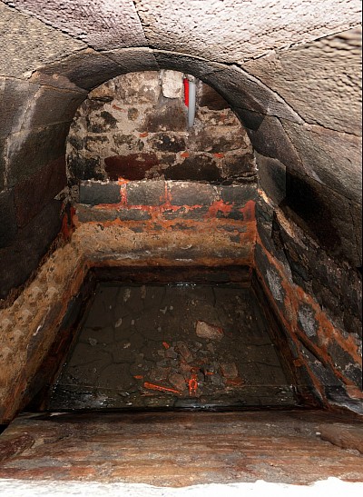 Redécouverte de la fontaine de l'aumône (Aurillac-Cantal); mars 2021. Clichés J.-P. USSE et C. MERLE. Infographie J.-P. USSE