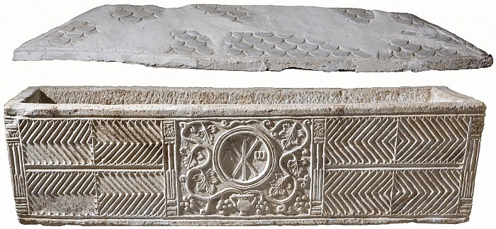 Sarcophage paléochrétien en marbre du 4-5e siècles d’Arpajon-sur-Cère à la fin de l’Antiquité tardive
